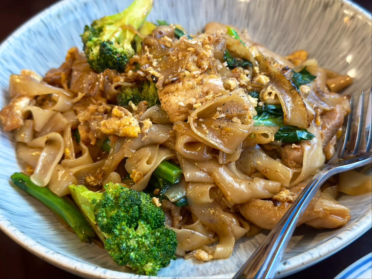 pad see-iw ผัดซิอิ้ว